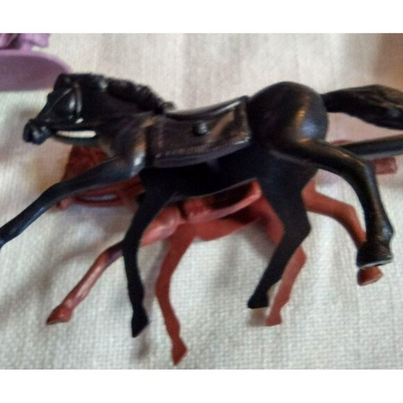 Cowboys Indians Plastic Toy Lot Vintage 28 Pieces Horses Western Style Figures - Picture 13 of 15